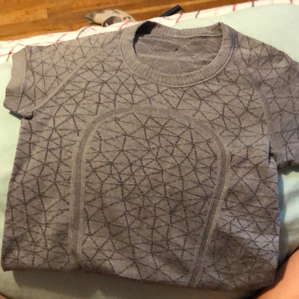 geometric triangle gray swiftly